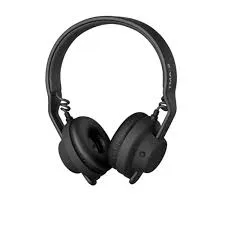 Esta imagen muestra una imagen de un par de auriculares negros.