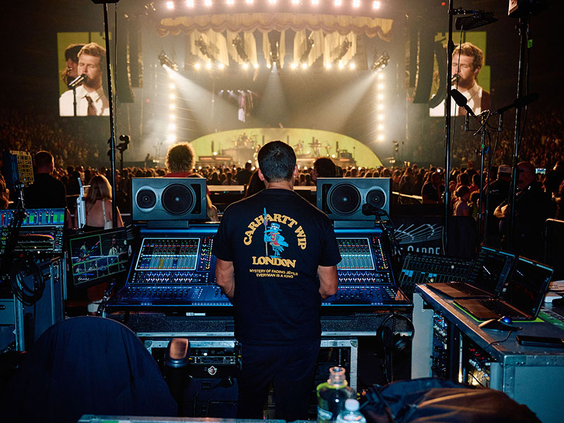 Alex Warren recorre el mundo con DiGiCo en FOH y monitores