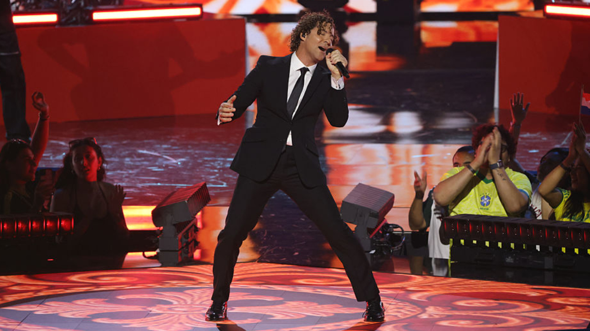 David Bisbal se pone el traje de Julio Iglesias para presentar ‘Quijote’, nuevo adelanto de ‘Eternos’: letra completa